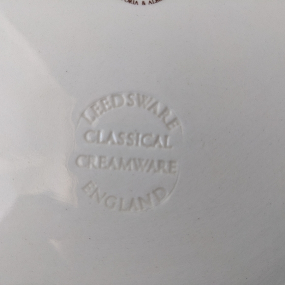 Victoria & Albert Museum Dendrobium Kingianum Pink Floral Pierced Rim Plate - Picture 8 of 8